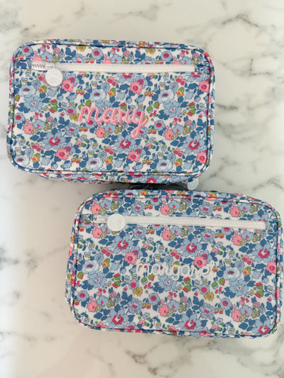 Bundle Up2 Hanging Activity/Toiletry Bag no